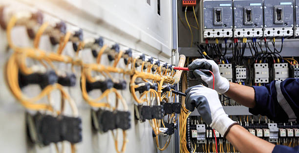 Professional Emergency Electrician technician working in Fairfield County County, OH